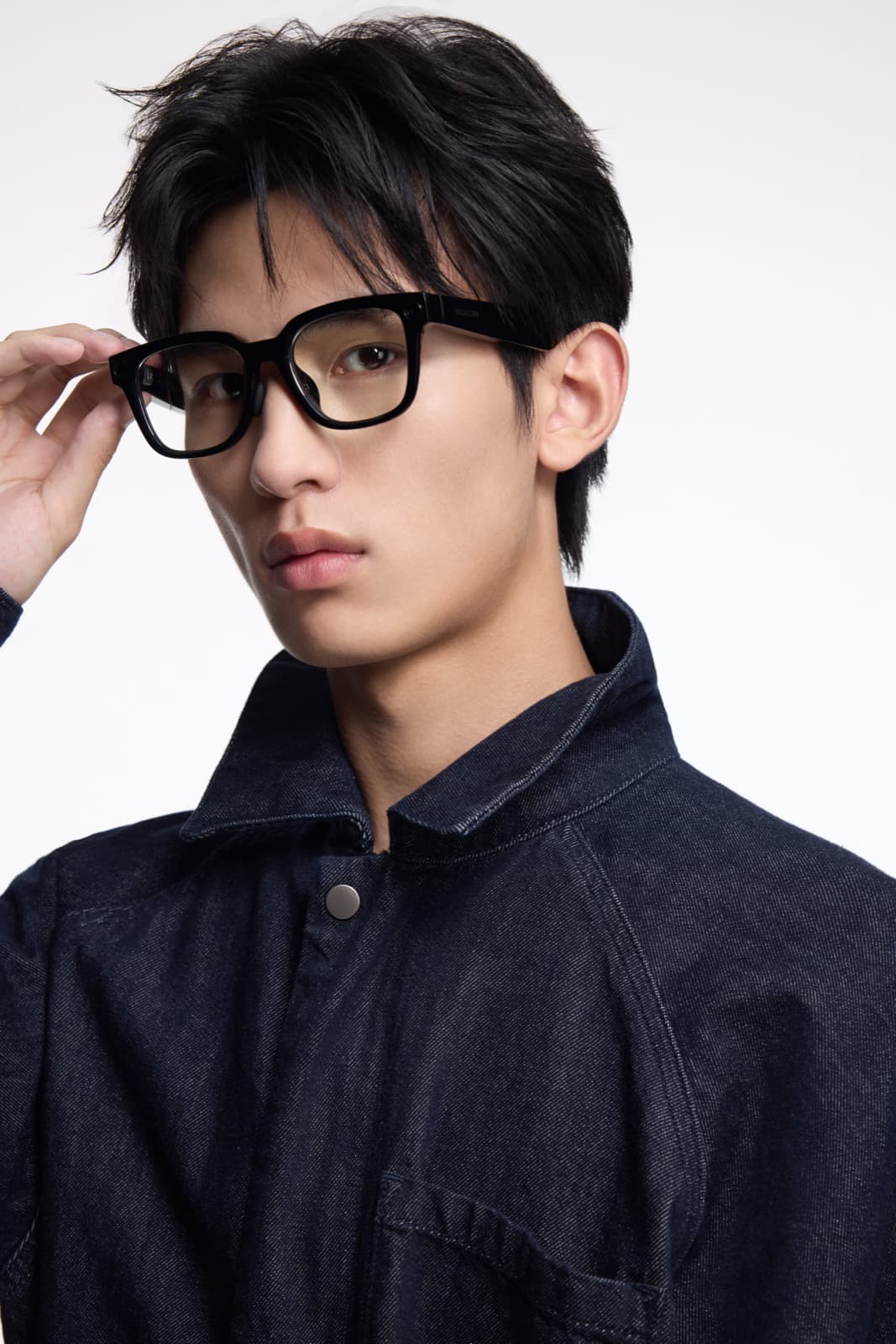 Очки BOLON AI Glasses с прозрачными линзами на модели, вид спереди